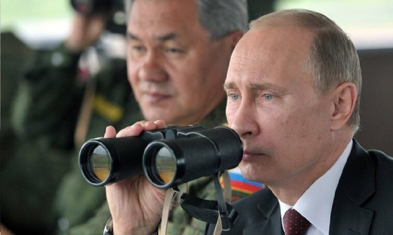 Ruský prezident Vladimir Putin a ministr obrany Sergej Šojgu (Profimedia)