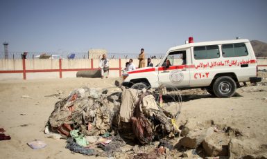 Při útoku na letišti v Kábulu přišlo o život nejméně 168 Afghánců a 12 amerických vojáků. (ČTK/Xinhua/Saifurahman Safi)