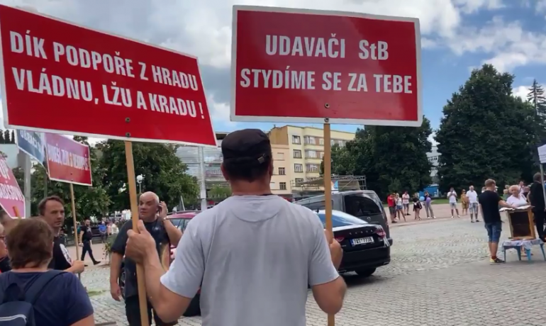 Občané protestující na Babišově zmrzlinové kampani ve Zlíně (Aneta Maléřová/ se svolením autorky)