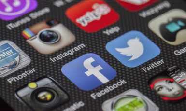 Takzvaná sociální média se stala rejdištěm dezinformační války proti Západu (Pixabay/LoboStudioHamburg)