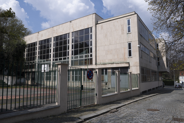 Jedna z budov Střední školy při Velvyslanectví Ruské Federace v Česku (ČTK/Deml Ondřej)