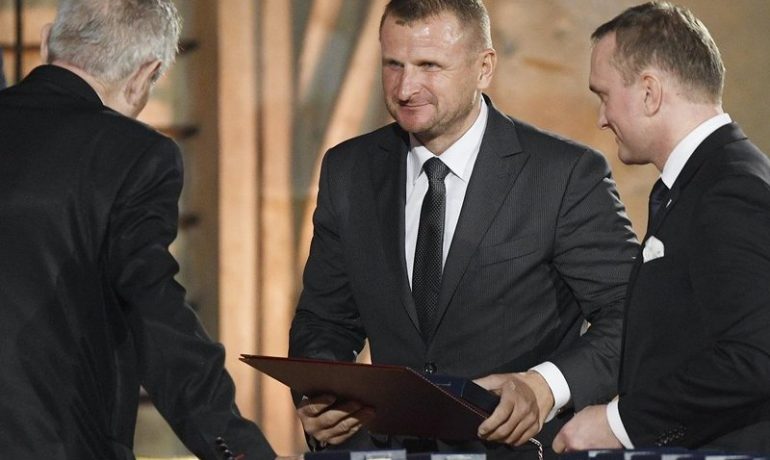 Pavol Krúpa na slavnostním ceremoniálu udílení státních vyznamenání od prezidenta Miloše Zemana (ČTK)