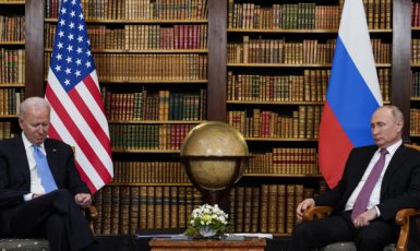 Joe Biden a Vladimir Putin na summitu v Ženevě (16. 6. 2021) (ČTK/AP/Patrick Semansky, PS)