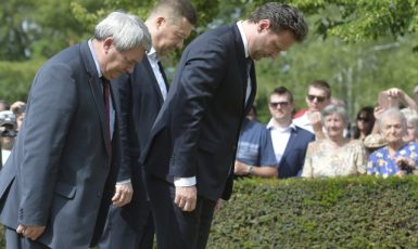 České dějiny jsou zneužívány politickými extrémisty a populisty: Filip, Okamura a Vondráček v Památníku Lidice (15. 6. 2019) (ČTK/Říhová Michaela)