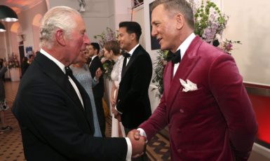 Princ Charles a představitel Jamese Bonda Daniel Craig (ČTK/AP/Chris Jackson)