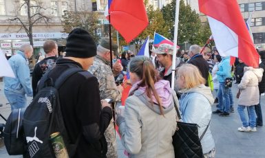 Demonstrace proti očkování a proti údajně zfalšovaným volbám. Praha 31. 10. 2021 (Jenny Nowak/ se svolením autorky)