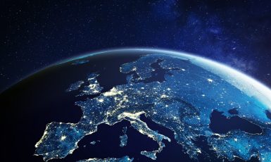Evropský kontinent pohledem z vesmíru na snímku NASA (NicolElNino/Adobe Stock)