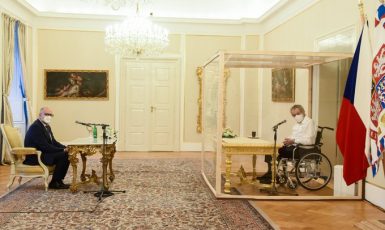 Mikuláš Bek a Miloš Zeman (Kancelář prezidenta republiky / se svolením autora)