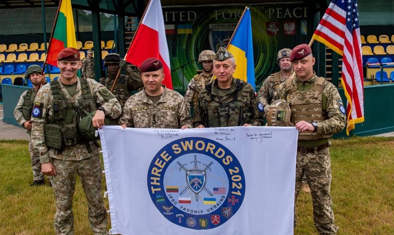 Ukrajinská armáda posiluje ve spolupráci s NATO taktické a operační schopnosti (cvičení Three Swords, 2021) (Joint Multinational Training Group-Ukraine)