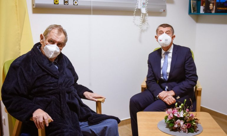 Končící premiér Andrej Babiš navštívil v nemocnici prezidenta Miloše Zemana (Jiří Ovčáček/Kancelář prezidenta republiky)