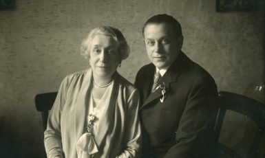 Kavárník Václav Fišer se sestrou Marií Štěrbovou, matkou Jaroslava Štěrby (25. 6. 1928)  (Fotoarchiv Vladimíra Ruse)