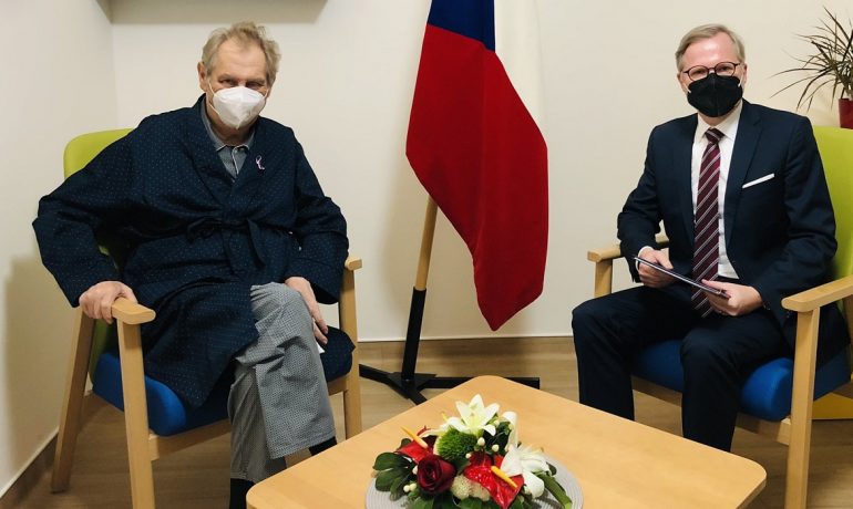 Prezident ohrožuje řešení pandemie. Po Sobotkovi a Babišovi chce Zeman  vodit i Fialu. Měl by konečně narazit – Forum24