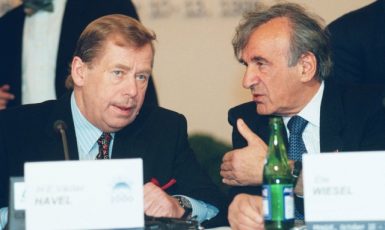 Václav Havel a Elie Wiesel na konferenci FORUM 2000 v Praze (11. 10. 1999) (ČTK/Zbyněk Stanislav)