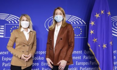 Předsedkyně Evropského parlamentu Roberta Metsolaová a místopředsedkyně Dita Charanzová (Evropská unie)