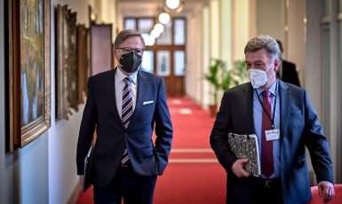 Premiér Petr Fiala a ministr spravedlnosti Pavel Blažek (oba ODS) (Úřad vlády ČR)
