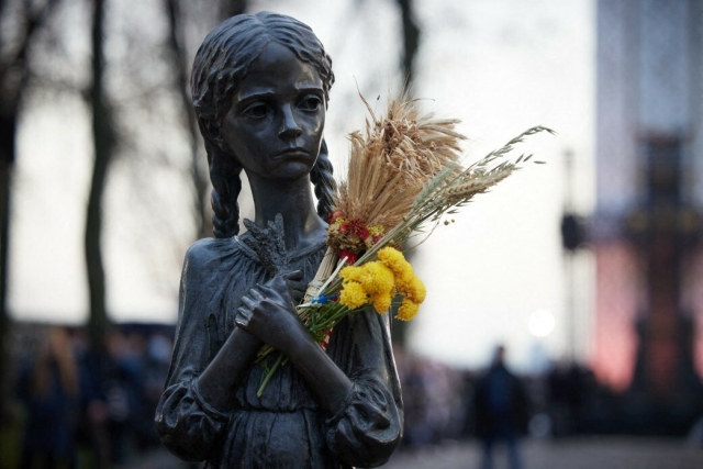 Památník Hladomoru v ukrajinském Kyjevě (27. 11. 2021) (ČTK/ABACA)