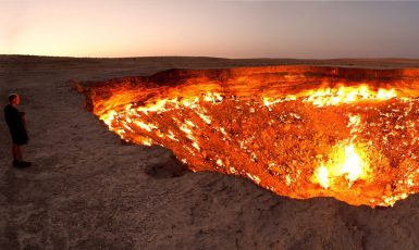 Brána pekel v Turkmenistánu. (commons.wikimedia.org/Tormod Sandtorv/CC BY-SA 2.0)