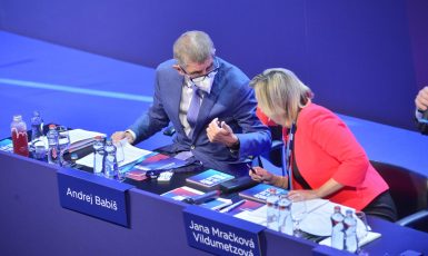 Andrej Babiš v diskuzi s Janou Mračkovou Vildumetzovou (Zbyněk Pecák / se souhlasem autora)