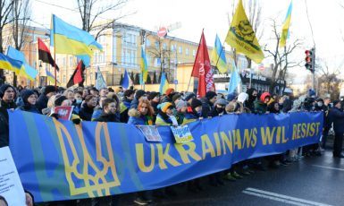 Pochod jednoty na podporu obrany státu v ulicích hlavního ukrajinského města Kyjeva (12. 2. 2022) (ČTK/ZUMA/Aleksandr Gusev)