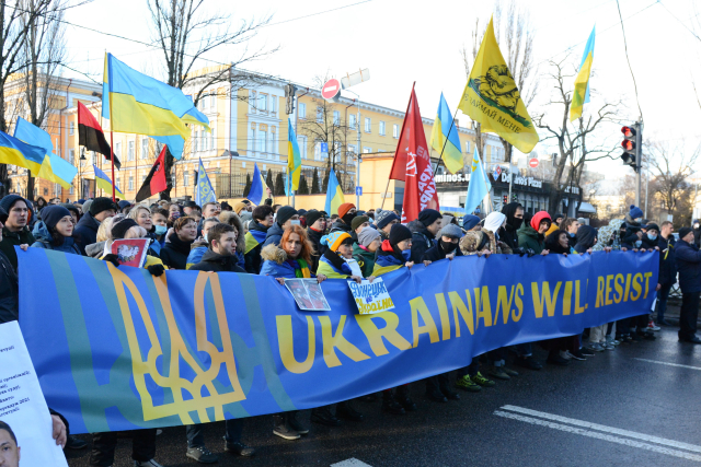 Pochod jednoty na podporu obrany státu v ulicích hlavního ukrajinského města Kyjeva (12. 2. 2022) (ČTK/ZUMA/Aleksandr Gusev)