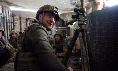 Ukrajinský prezident Volodymyr Zelenskyj stojí v čele bojující Ukrajiny (ČTK/ZUMA/Ukrainian President's Office)