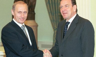 Gerhard Schröder s Vladimirem Putinem (Presidential Press and Information Office / Wikimedia Commons / CC BY 3.0)
