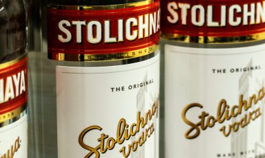 Vodka Stolichnaya mění svůj název (AdobeStock)