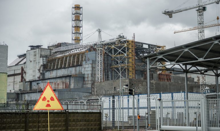 Jadernou elektrárnu v Černobylu Rusové za pomoci ukrajinských kolaborantů na čas obsadili (AdobeStock)