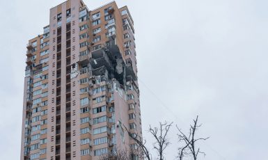 Zničený dům po ruském náletu v Kyjevě (ilustrační foto) (AdobeStock)