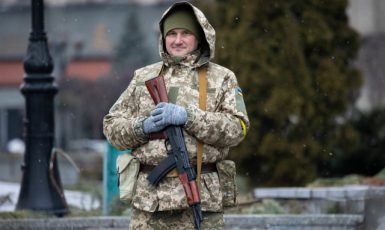 Hrdinství ukrajinských vojáků vzbuzuje úctu Ukrajinců i celého svobodného světa (Kyjev, 3. 3. 2022) (ČTK/ABACA/Lafargue Raphael/ABACA)