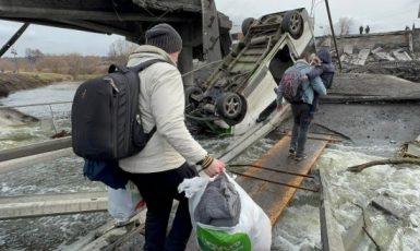 Z obyvatel Ruskem okupovaných částí Ukrajiny se stávají váleční uprchlíci (ČTK/Němeček Pavel)