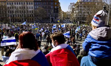 Demonstrace ruských občanů žijících v Česku proti ruské okupaci na Ukrajině (26. března 2022, Praha) (ČTK/Vondrouš Roman)