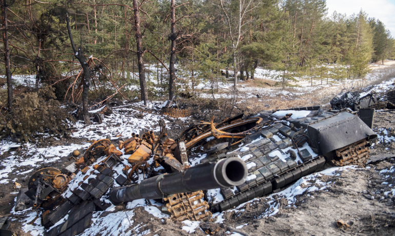 Zničený tank po bojích na Ukrajině (Profimedia)