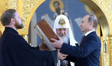 Patriarcha Kirill a Vladimir Putin v roce 2015 (Kremlin.ru / Wikimedia Commons / CC BY-SA 4.0)