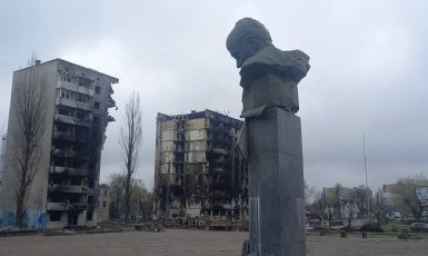 Hlavní náměstí v Boroďance u Kyjeva s pomníkem Tarase Ševčenka (Radomyr Mokryk (se svolením autora))