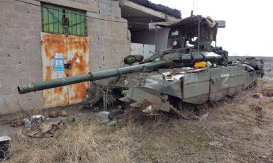 Ruské okupační tanky na Ukrajině na sobě nesou písmeno Z (Mvs.gov.ua / Wikimedia Commons / CC BY 4.0)
