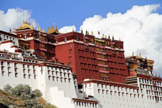 Palác Potala ve Lhase v Tibetu anektovaném komunistickou Čínou (René Heise (se svolením))