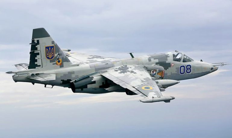 Ukrajinská armáda chce opustit sovětské zbraně i techniku, dolétaly by tedy i bitevníky Suchoj Su-25. (Ministry of Defense of Ukraine / Wikimedia Commons / CC BY-SA 4.0)
