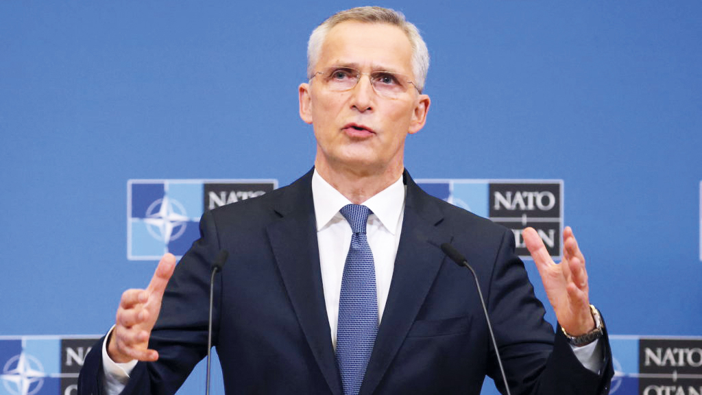 NATO poskytne Ukrajině další protivzdušné systémy, řekl Stoltenberg. Kyjev potřebuje alespoň sedm Patriotů