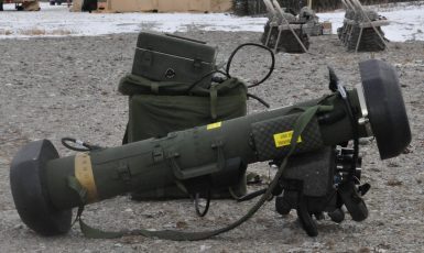 Mezi dodávanými zbraněmi pro Ukrajinu jsou i obávané Javeliny. (U.S. Army Alaska, wikimedia, CC BY 2.0)