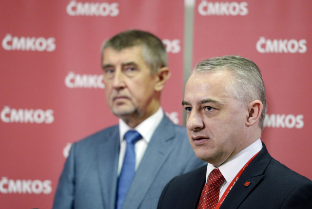 Babiš se Středulou svolali demonstraci za svůj comeback. Je tu protest zhrzených