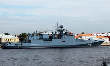 Admirál Makarov na vlnách Něvy v Petrohradu v roce 2017 (Radziun / Wikimedia Commons / CC BY-SA 4.0)