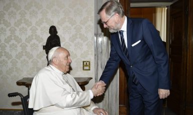 Premiér Petr Fiala (ODS) na návštěvě u papeže Františka (Vatican Media / se souhlasem)
