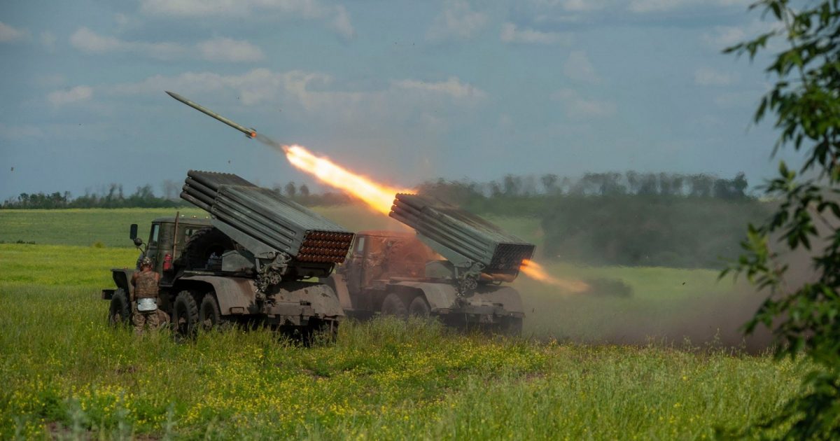Bulharsko plánuje dodávky munice pro Ukrajinu. Její množství může změnit průběh války, říká bývalý ministr obrany