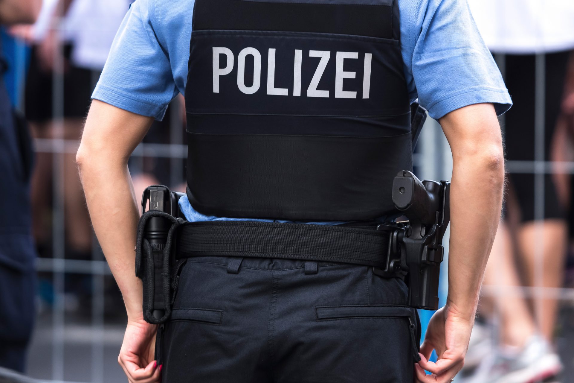 Die Polizei nahm den Angreifer aus Dresden fest.  Ein Mann wird verdächtigt, seine Mutter getötet zu haben