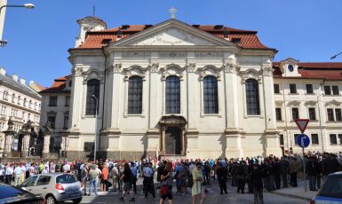 Kostel sv. Cyrila a Metoděje v Resslově ulici během pietního aktu 18. 6. 2018. (Pavel Šmejkal / se souhlasem)