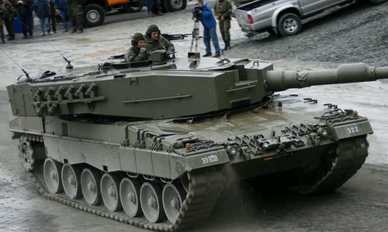 Německý tank Leopard 2A4 má ve své výzbroji například i neutrální Rakousko - dostane jej také Ukrajina? (wikimedia commons / Friedrich Böhringer / CC BY-SA 2.5)