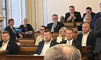 Poslanci SPD po projevu ukrajinského prezidenta Volodymyra Zelenského (Pavel Žáček / se souhlasem)