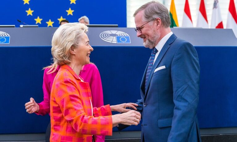 Premiér Petr Fiala (ODS) a předsedkyně Evropské komise Ursula von der Leyenová (Evropská unie)