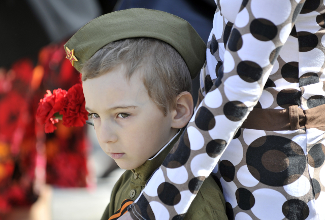 Ruské dítě v uniformě (ilustrační foto) (ČTK/Pavlíček Luboš)